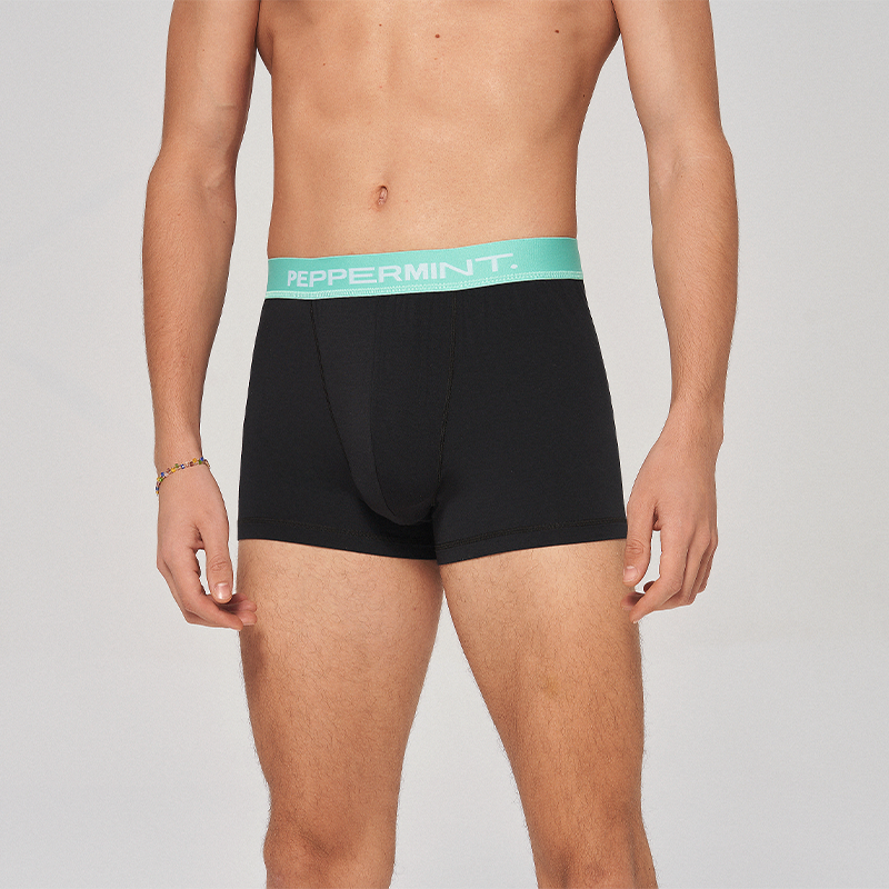 BLACK MINT-Alban is 6'1" and wears size M