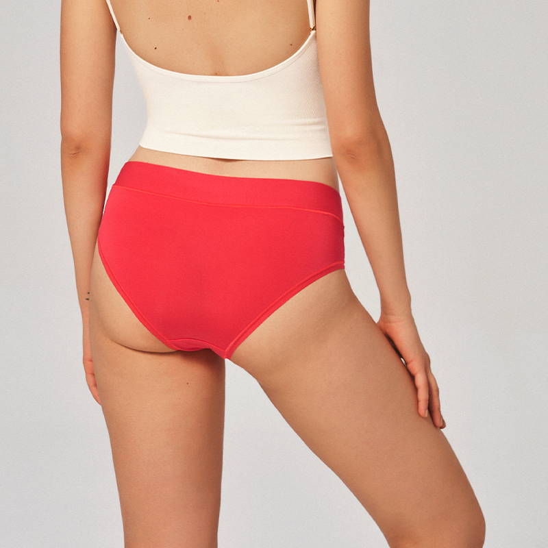 SUNSET RED-Milica is 5'8" and wears size M